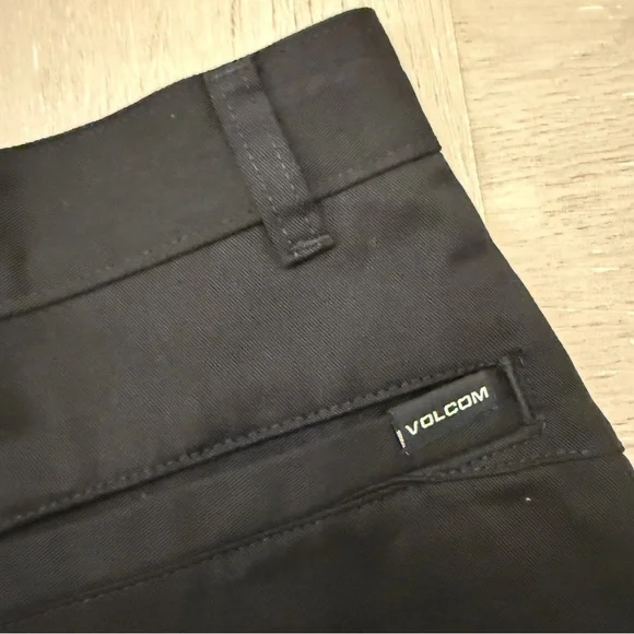 Volcom Boys 28 or size 16 Black Shorts for school - Picture 9 of 10